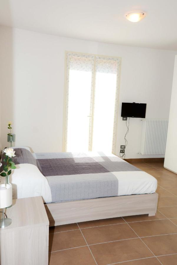 Rinaldi House Bed & Breakfast Torriana Екстериор снимка